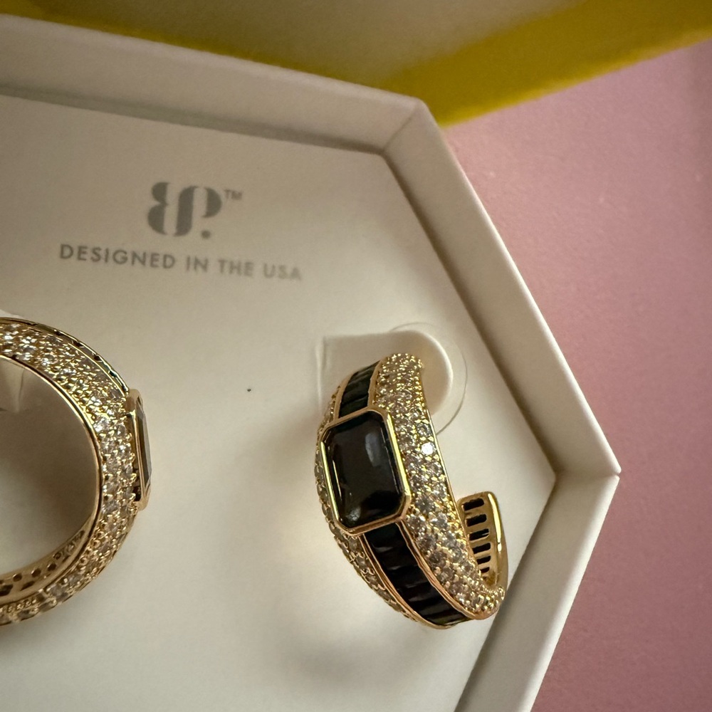 Elegant Gold and Black Hoop Earrings - Picture 2 of 3
